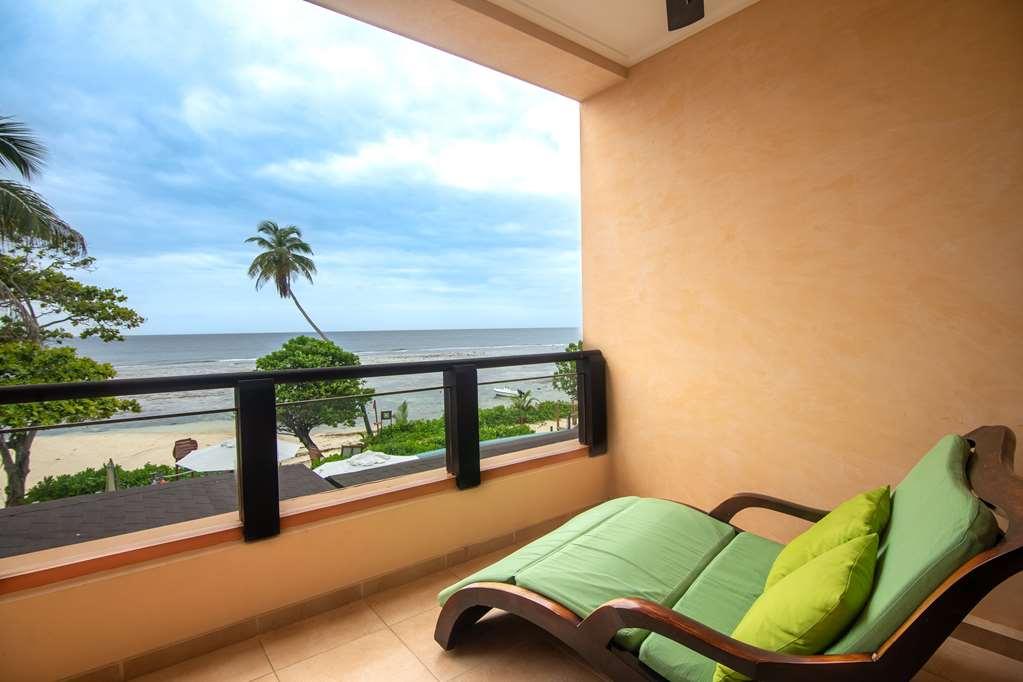 Doubletree By Hilton Seychelles Allamanda Resort & Spa Victoria Room photo